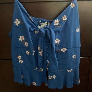 NWT American Eagle tie front crop top size medium